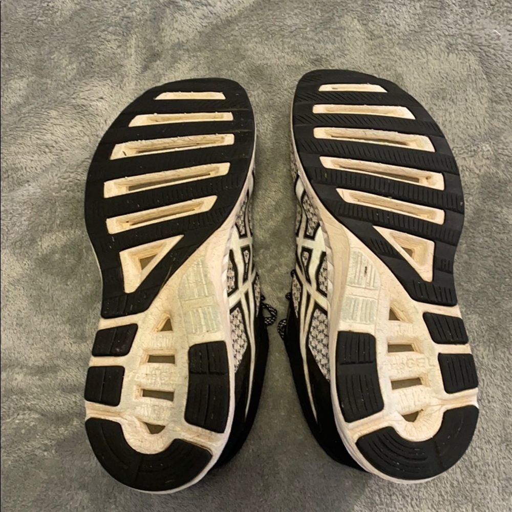 ASICS running shoes - Picture 4 of 8